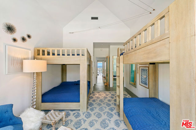 1341 Palisades Beach Road, Santa Monica CA: https://media.crmls.org/mediaz/f39dd0d3-e24d-4c05-b588-d4542c4aecd7.jpg