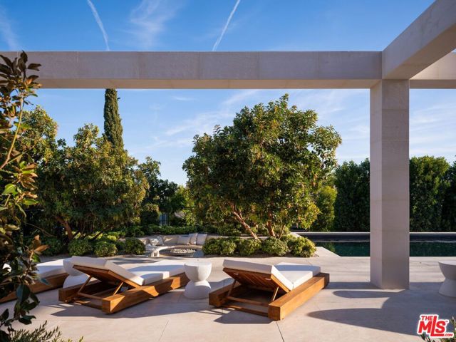 721 N Bonhill Road, Los Angeles CA: https://media.crmls.org/mediaz/f39ebbac-af5d-4807-a719-bc4b0da1bcda.jpg