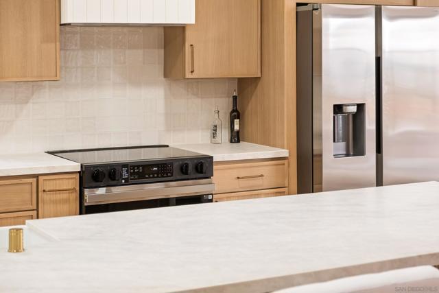 3985 Syme Dr, Carlsbad CA: https://media.crmls.org/mediaz/f3a04376-bc12-4c64-8215-5fe7b09c0103.jpg