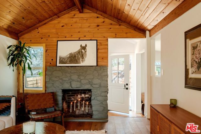 19777 Grand View Drive, Topanga CA: https://media.crmls.org/mediaz/f3a08528-f6e6-4101-8a80-34a69cdca86d.jpg