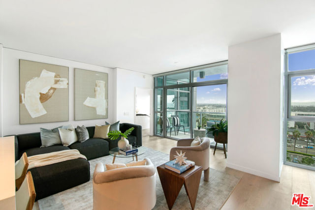 13650 Marina Pointe Drive, Marina del Rey CA: https://media.crmls.org/mediaz/f3a0dd9c-3619-4024-ad7a-17f859d20b8e.jpg