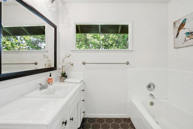 419 Burkhard Rd, Patterson CA: https://media.crmls.org/mediaz/f3a0e1a1-66e0-4489-96e1-5472b9574829.jpg