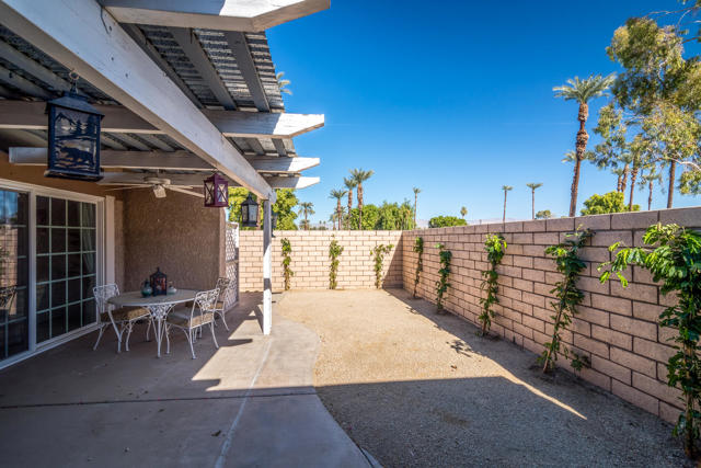 74042 Catalina Way, Palm Desert CA: https://media.crmls.org/mediaz/f3a1b3cd-2e73-4bc0-bfa3-a70323799d3a.jpg