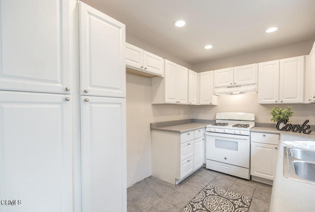 784 Seawind Way, Port Hueneme CA: https://media.crmls.org/mediaz/f3a1d515-9d54-4e75-a28e-432e6af7e915.jpg