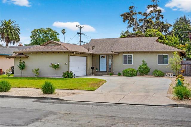 877 San Simeon Drive, Salinas CA: https://media.crmls.org/mediaz/f3a1ff55-95fa-4d2e-ab2b-1ecadc39682b.jpg