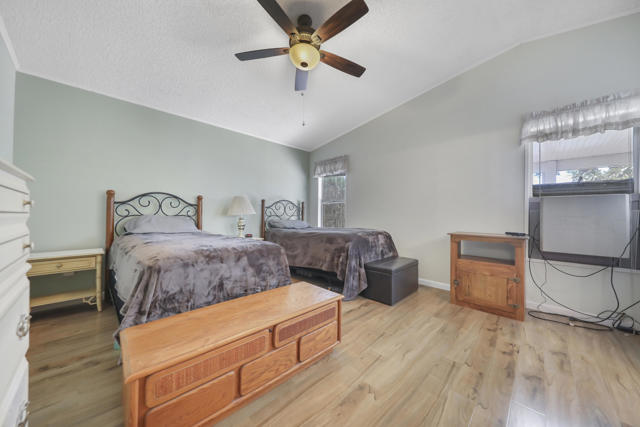 47867 Los Amigos Court, Indio CA: https://media.crmls.org/mediaz/f3a2706d-c585-4622-b8e9-0d7501a98778.jpg