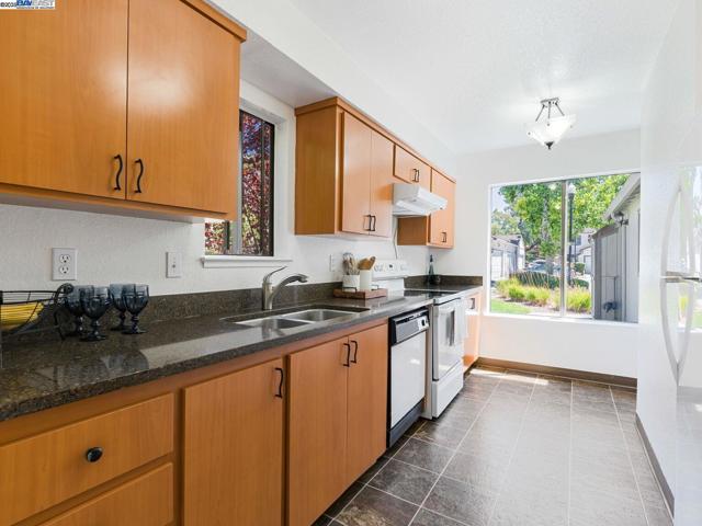 9 Moraine Court, Hercules CA: https://media.crmls.org/mediaz/f3a28878-b6b9-4c0d-b9b4-3299f6ff21c4.jpg
