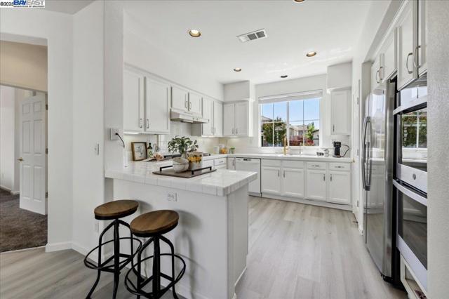 4946 Sequoia Ave, Dublin CA: https://media.crmls.org/mediaz/f3a290cc-f5c2-474e-85c0-a92de68e1045.jpg