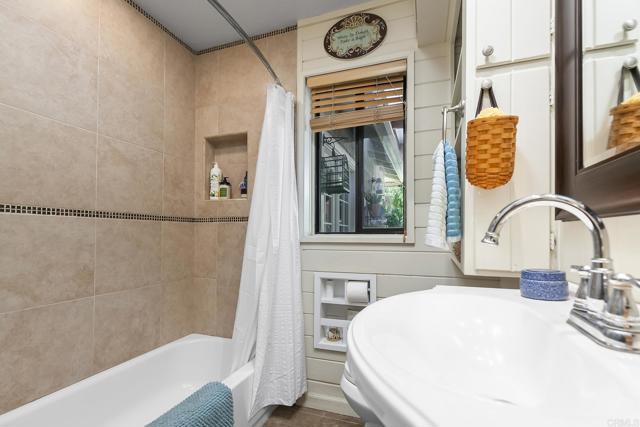 8420 Porter Hill Terrace, La Mesa CA: https://media.crmls.org/mediaz/f3a2c659-eb50-4a51-af21-4dd3ea506b87.jpg