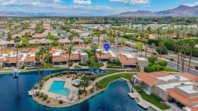 105 Lake Shore Drive, Rancho Mirage CA: https://media.crmls.org/mediaz/f3a2d47c-997f-4415-a278-ba5e5e487eb0.jpg
