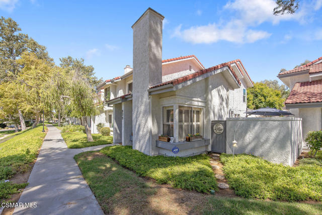 979 Quarterhorse Lane, Oak Park CA: https://media.crmls.org/mediaz/f3a2ff54-815c-4ad3-836d-94f9203c8c0b.jpg