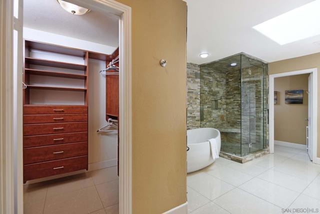 292 Bonair St, La Jolla CA: https://media.crmls.org/mediaz/f3a3403c-ea6e-496b-bf81-bdfa0a460e0e.jpg