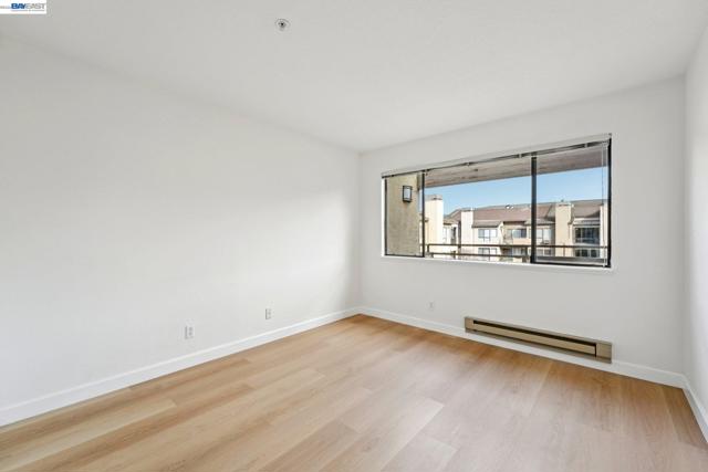 39206 Guardino Dr, Fremont CA: https://media.crmls.org/mediaz/f3a35398-9d20-4b77-85ff-5e5e1e904813.jpg