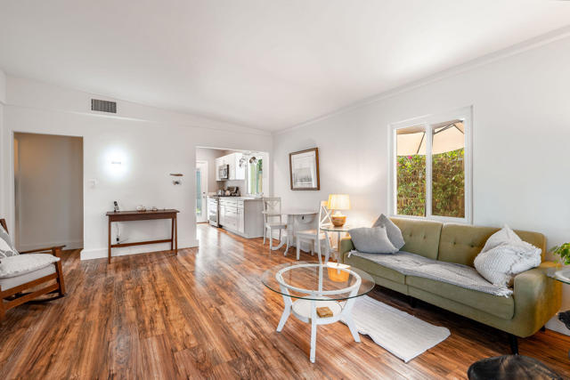 51864 Avenida Mendoza, La Quinta CA: https://media.crmls.org/mediaz/f3a3eb7f-058d-4271-a059-2722f3680cb4.jpg