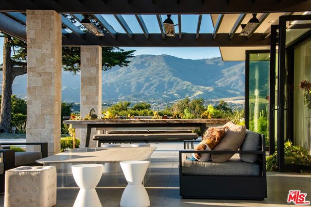 4610 Via Vistosa, Santa Barbara CA: https://media.crmls.org/mediaz/f3a4215d-22a0-43c7-b738-5e4ac5662834.jpg