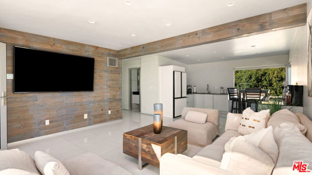 26050 Pacific Coast Highway, Malibu CA: https://media.crmls.org/mediaz/f3a4541e-e460-4193-bac9-3c34877f41aa.jpg