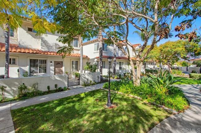 Detail Gallery Image 4 of 37 For 4002 Craven Rd #4,  Oceanside,  CA 92057 - 3 Beds | 2/1 Baths