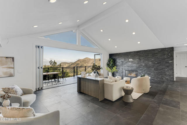 54 Saddlebow Road, Bell Canyon CA: https://media.crmls.org/mediaz/f3a4d1e6-4cd3-4640-89f6-e9cf8d780bee.jpg