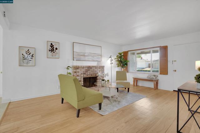 2968 Glenside Dr, Concord CA: https://media.crmls.org/mediaz/f3a507d1-1643-4790-b15c-32be2327cdc6.jpg