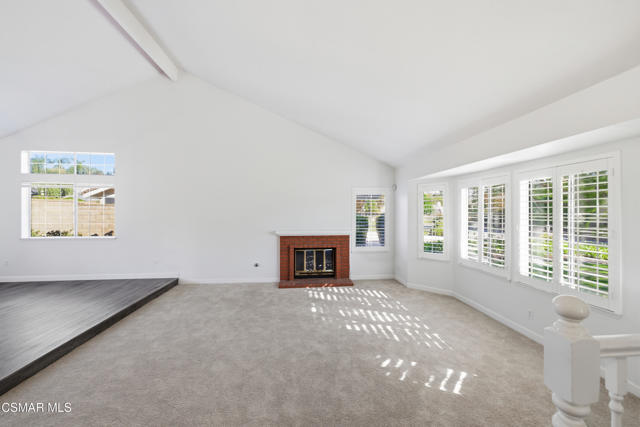 6945 Via Alba, Camarillo CA: https://media.crmls.org/mediaz/f3a50ef8-fc53-4b8f-958d-cdf6d30edfc3.jpg