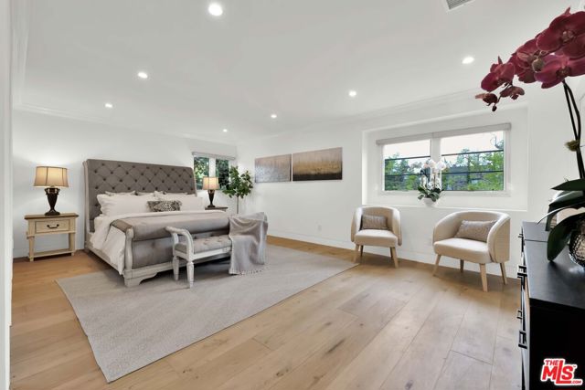 602 S Lucerne Boulevard, Los Angeles CA: https://media.crmls.org/mediaz/f3a51a04-2e30-4148-9880-e59f32616d00.jpg