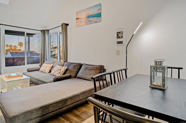 Detail Gallery Image 8 of 25 For 3715 Mission Bld, San Diego,  CA 92109 - 3 Beds | 2 Baths