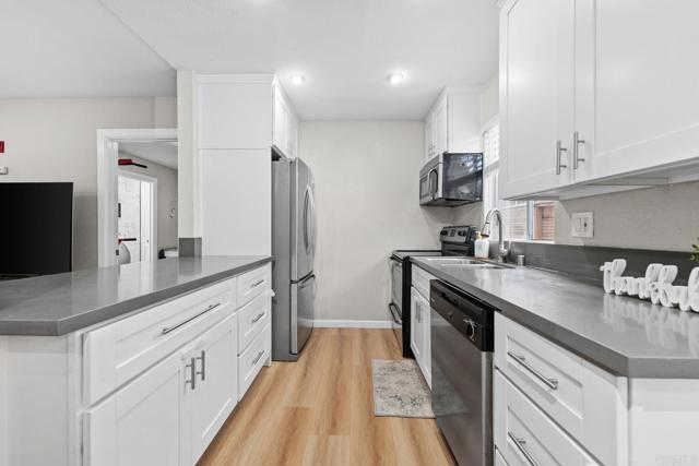 Detail Gallery Image 6 of 18 For 3140 Midway Dr #A107,  San Diego,  CA 92110 - 1 Beds | 1 Baths