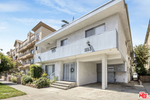 1253 Federal Avenue, Los Angeles CA: https://media.crmls.org/mediaz/f3a5eb21-0cfe-434f-a8b8-af2121506943.jpg
