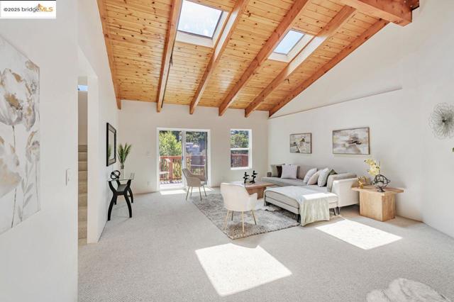 6659 Exeter Dr, Oakland CA: https://media.crmls.org/mediaz/f3a5f0fe-c4ae-423c-93f2-135d98fd7182.jpg
