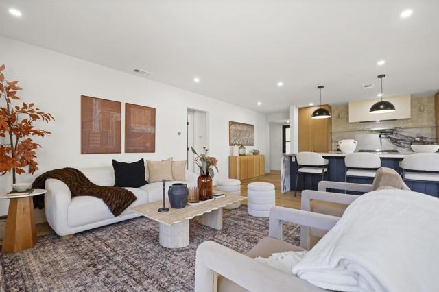 3130 Kerry Ln, Costa Mesa CA: https://media.crmls.org/mediaz/f3a6d475-6b92-43f1-84d2-7367074fb2fa.jpg