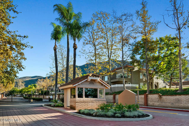 866 Paseo Tosamar, Camarillo CA: https://media.crmls.org/mediaz/f3a7191f-da0d-4678-be89-4f8cf6bb4eb7.jpg