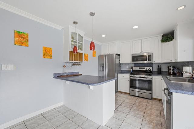 Detail Gallery Image 4 of 43 For 11397 Polaris Dr, San Diego,  CA 92126 - 2 Beds | 2 Baths