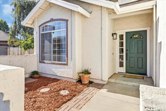 18 Suffield Circle, Salinas CA: https://media.crmls.org/mediaz/f3a73ede-edc0-43b4-971b-857760d65dad.jpg