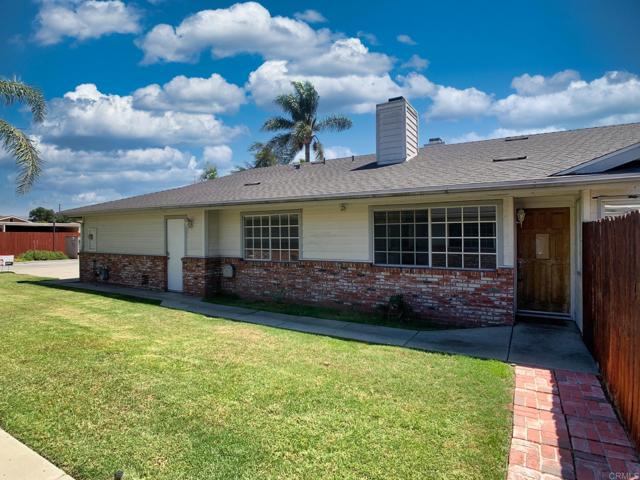 Detail Gallery Image 2 of 20 For 1135 Peach Ave. #C,  El Cajon,  CA 92021 - 3 Beds | 2 Baths