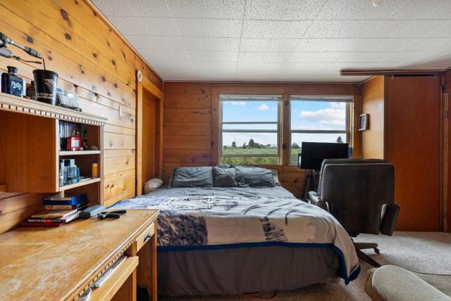804 Comstock Road, Hollister CA: https://media.crmls.org/mediaz/f3a8c8b0-546c-41ea-b6a5-fa0dc2352776.jpg