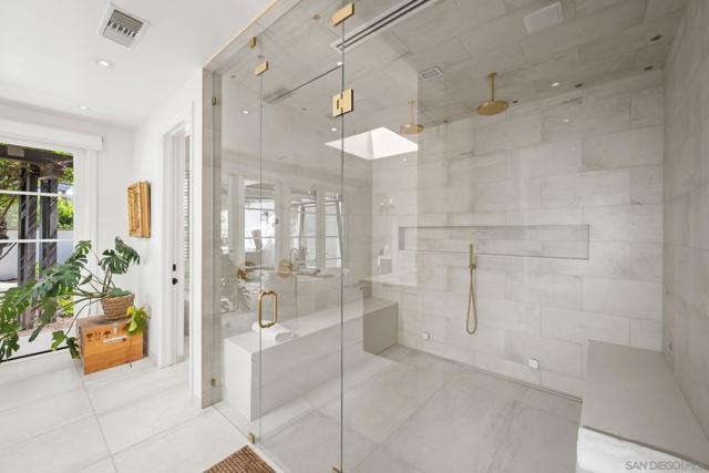 5354 El Camino Del Norte, Rancho Santa Fe CA: https://media.crmls.org/mediaz/f3a8ccc0-33fe-4b66-8203-949d0fa8c3e8.jpg