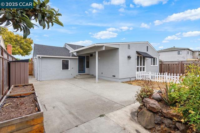 15067 Churchill St, San Leandro CA: https://media.crmls.org/mediaz/f3a8e110-aeb2-4bef-824c-3fa15b2a368e.jpg