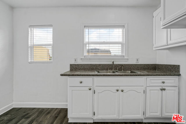 120 N Avenue 25, Los Angeles CA: https://media.crmls.org/mediaz/f3a90ee7-a545-4ee0-bc25-fb115b4826aa.jpg