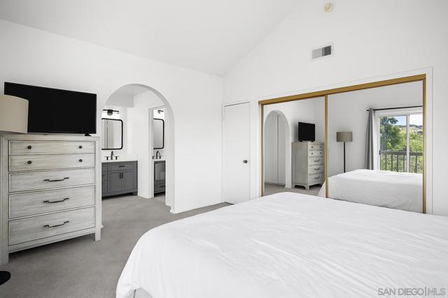 378 Paseo Marguerita, Vista CA: https://media.crmls.org/mediaz/f3a92af3-f380-4b67-ab2b-f8a582c9a70b.jpg
