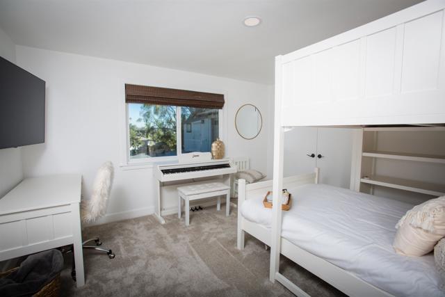 455 Glencrest Dr, Solana Beach CA: https://media.crmls.org/mediaz/f3a93768-c1e2-4e3a-8467-1161cdd76a99.jpg
