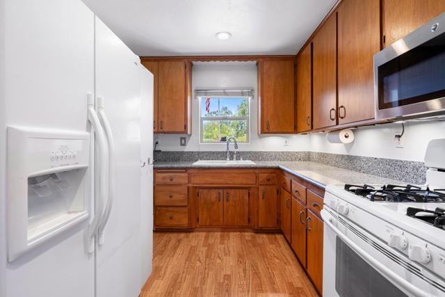 1338 Palomar, Escondido CA: https://media.crmls.org/mediaz/f3a93a94-8176-4d27-ac1d-a1a62ec56eda.jpg