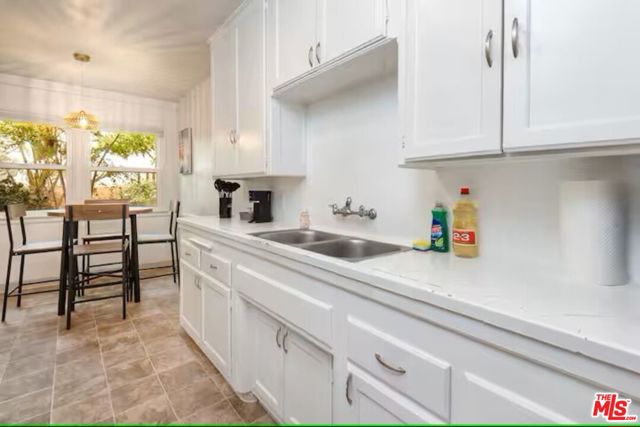 604 Venezia Avenue, Venice CA: https://media.crmls.org/mediaz/f3a978ed-1537-400d-a341-6c32856d2376.jpg