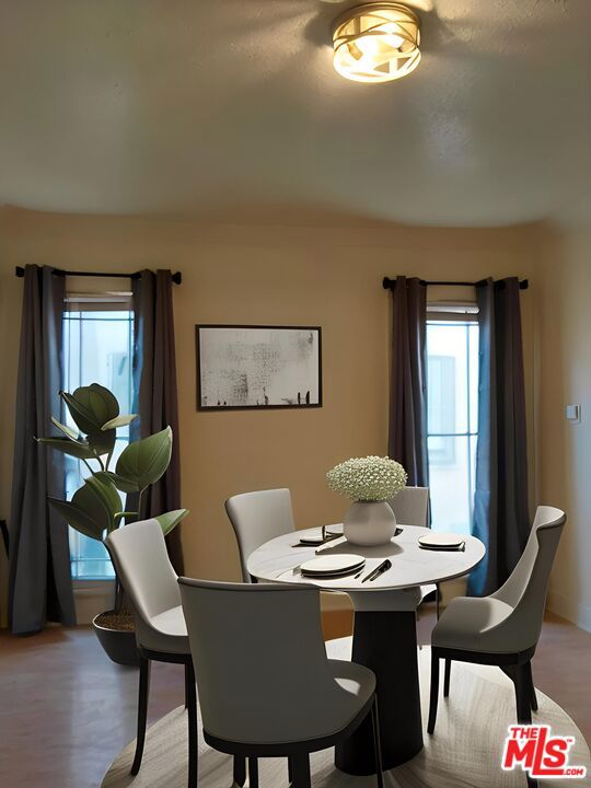 FORMAL DINING ROOM - VIRTUAL STAGED