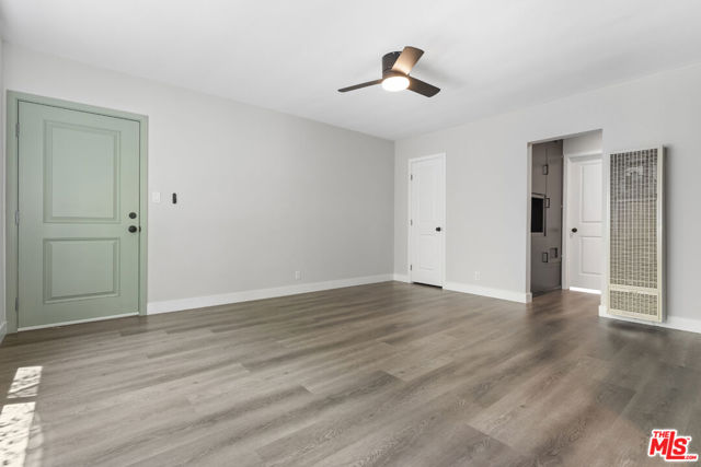 1411 Innes Place, Venice CA: https://media.crmls.org/mediaz/f3a9f49e-56ca-45af-9dcd-85ed94216916.jpg