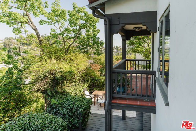 3744 Clayton Avenue, Los Angeles CA: https://media.crmls.org/mediaz/f3a9fbf1-6395-4412-ae25-eb61b33da5ba.jpg
