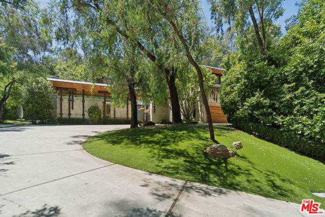 7728 Woodrow Wilson Drive, Los Angeles CA: https://media.crmls.org/mediaz/f3aa82ed-67d8-42da-b6d1-321e2e643cd1.jpg