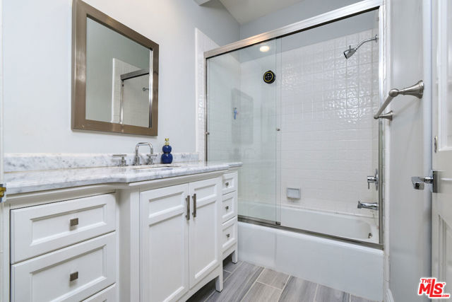 5449 S Rim Street, Thousand Oaks CA: https://media.crmls.org/mediaz/f3ab00e6-dc50-43a6-8fd0-95ef3ee8f2a3.jpg