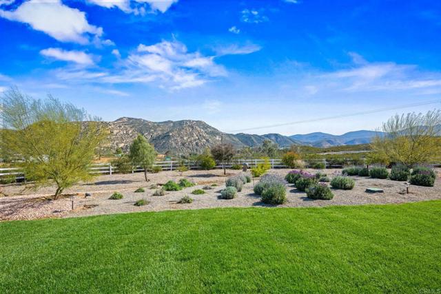 15636 Sage Hill Drive, Ramona CA: https://media.crmls.org/mediaz/f3ab1db9-6220-4dbd-81c8-c1628080d04a.jpg