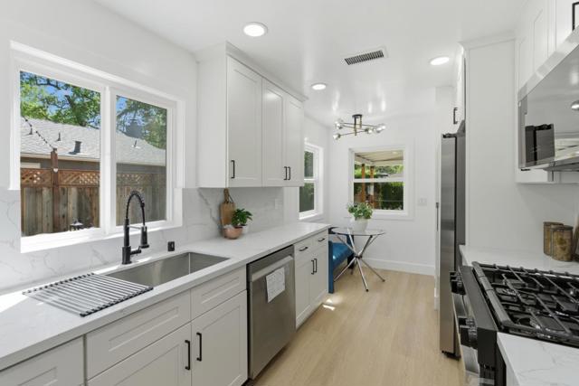 577 Green Manor Court, Palo Alto CA: https://media.crmls.org/mediaz/f3ab4524-a77e-4d80-a35e-5790132afca9.jpg