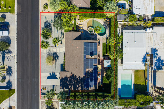 444 N Burton Way, Palm Springs CA: https://media.crmls.org/mediaz/f3aba27d-4246-4e9c-b678-7013f0a79f0b.jpg